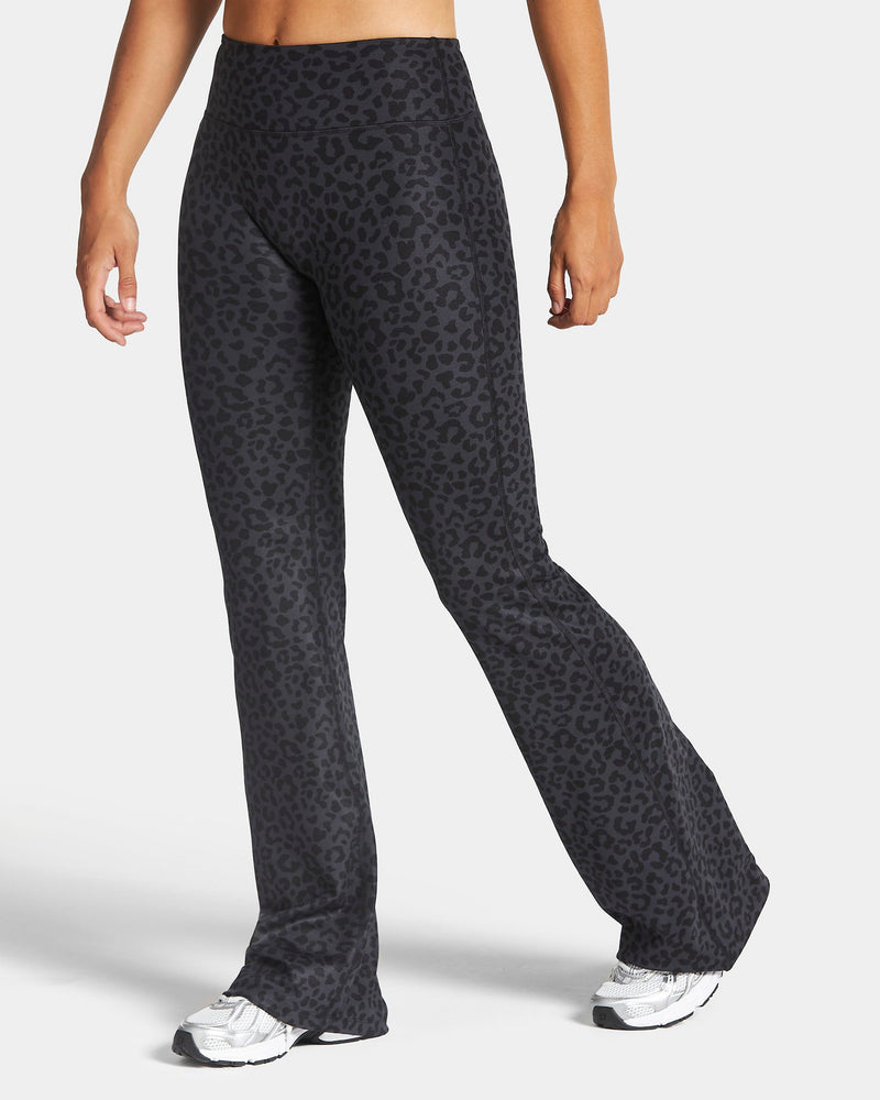 Legging évasé à coupe longue Allrounder « Léopard noir »