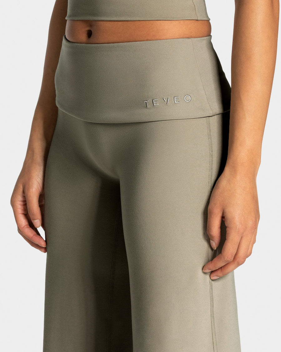 Pantalon à jambe droite Mellow Fold Over Regular « kaki »