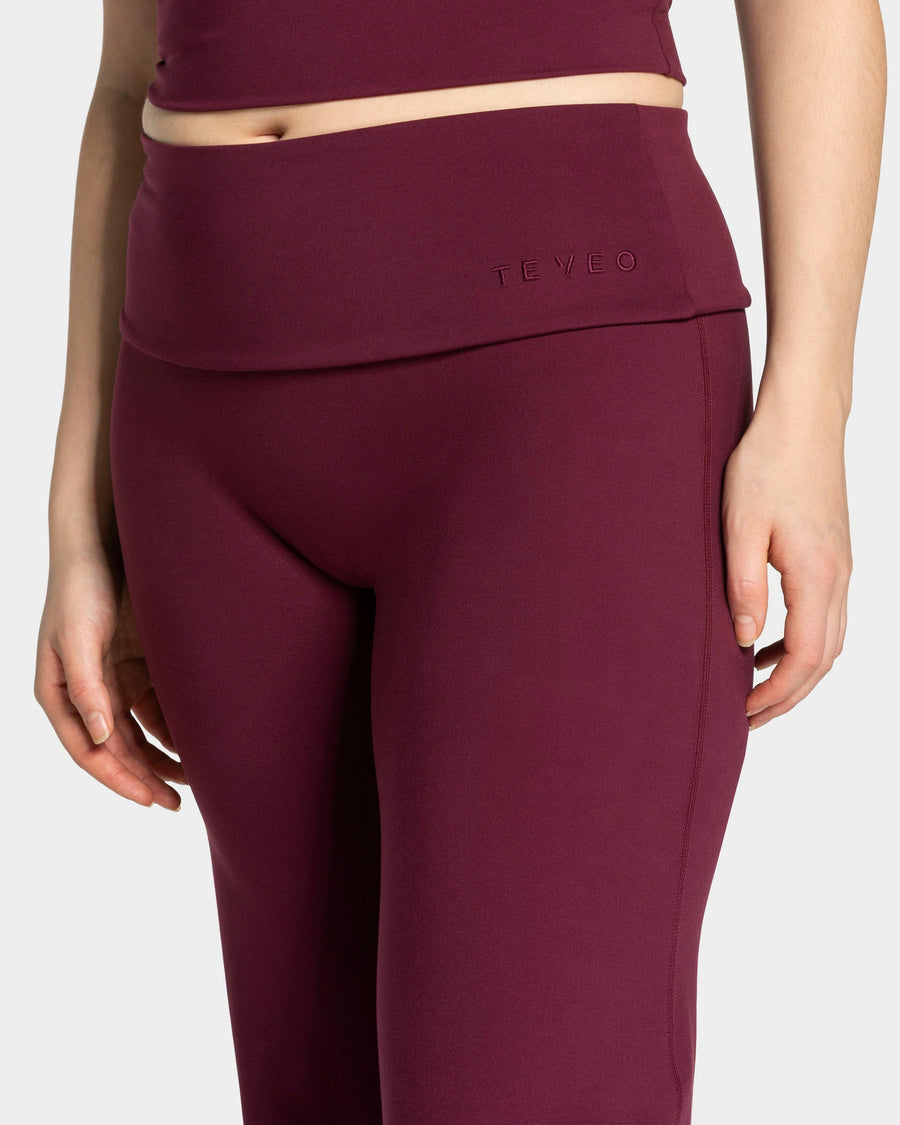 Pantalon à jambe droite et coupe longue Mellow Fold Over « prune »