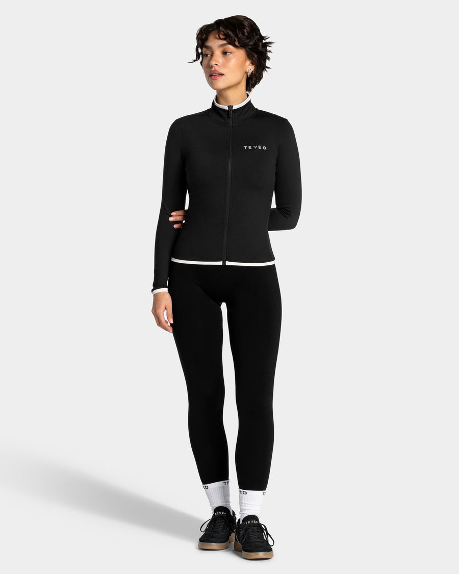 Baskets Classic Femme « noir/blanc cassé »